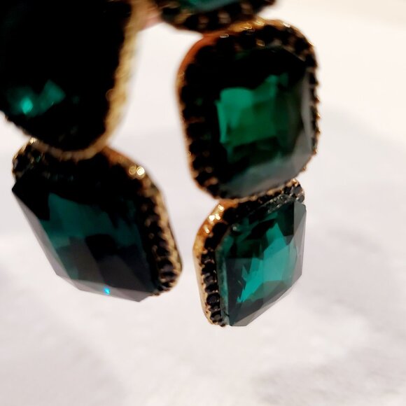 Gorgeous Emerald Green Dangling Earrings Faceted Cut Glass Bezelled Mini Stones - Picture 6 of 6